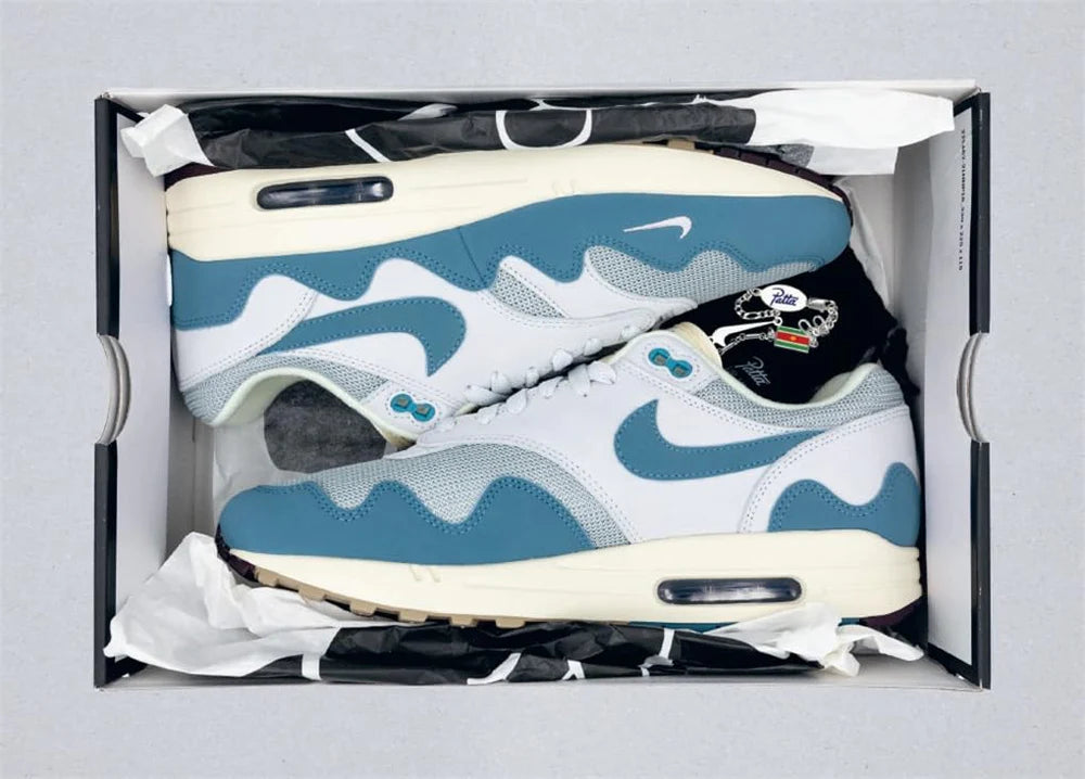 1000 DEADSTOCK  SNEAKERS -