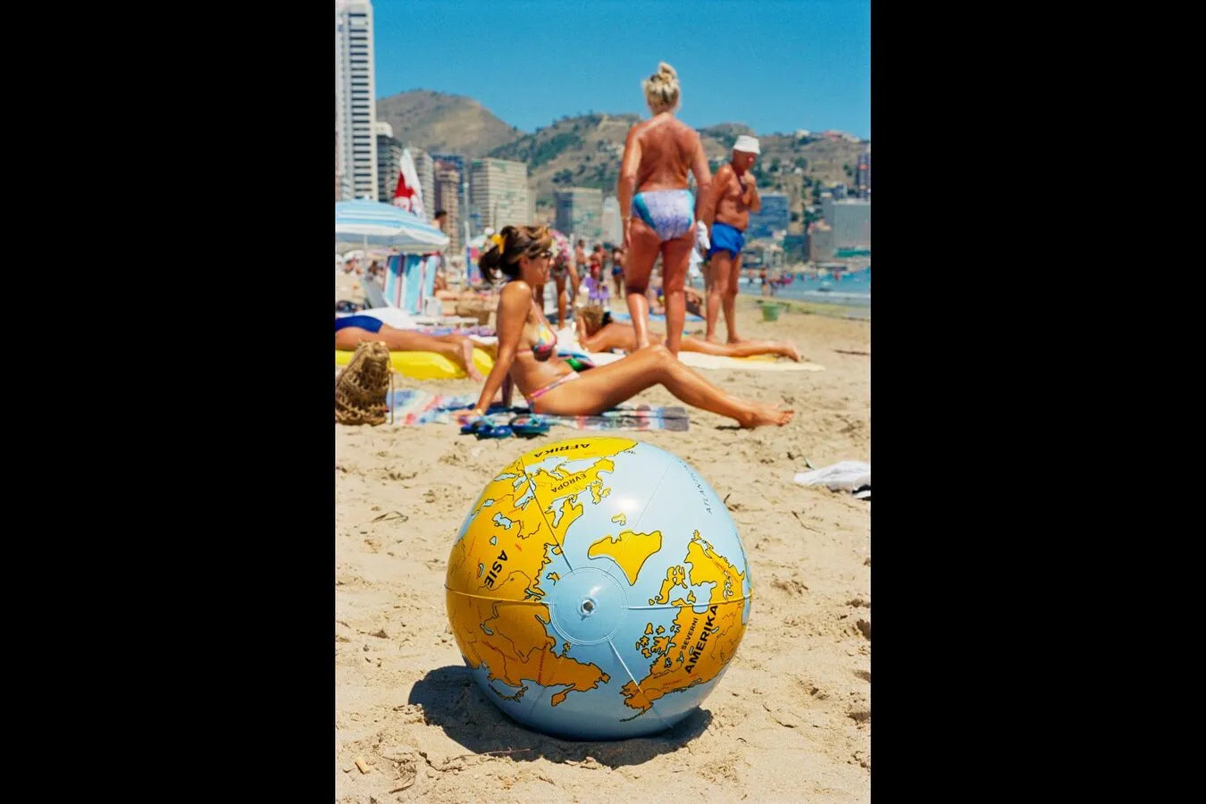 GLOBAL WARNING - MARTIN PARR
